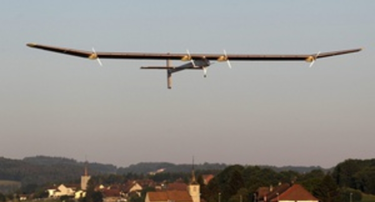 Самолет на солнечных батареях стоит 80 млн евро