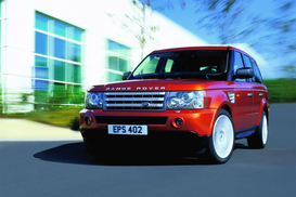 Land Rover сбил на пешеходном переходе женщину с ребенком