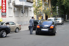 Депутат на Bentley попал в аварию