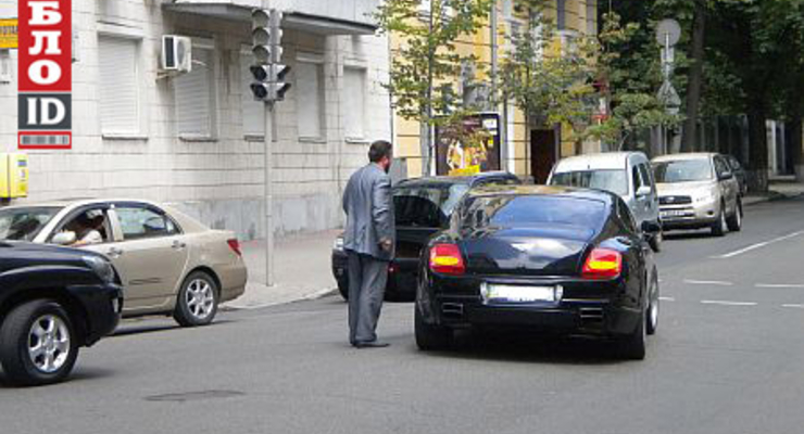 Депутат на Bentley попал в аварию