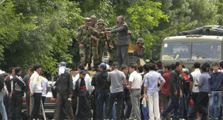 В Киргизии война: тысячи раненных, десятки жертв