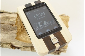 Создан деревянный мобильный телефон