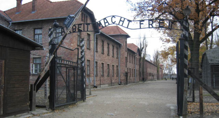 Табличку с концлагеря украл шведский миллионер