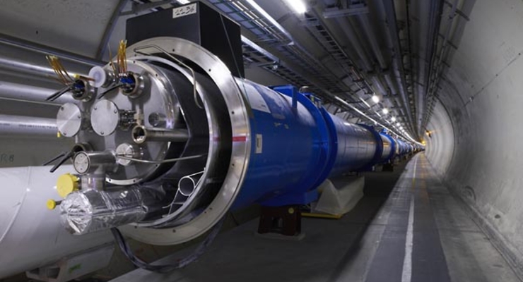 Заработал  Большой адронный коллайдер