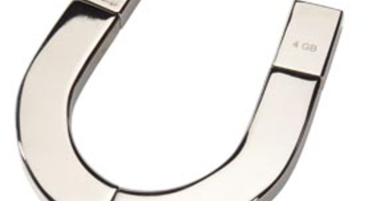 Создана флэшка в форме подковы