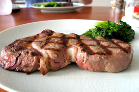 Миллионер умер, подавившись куском мяса за ужином