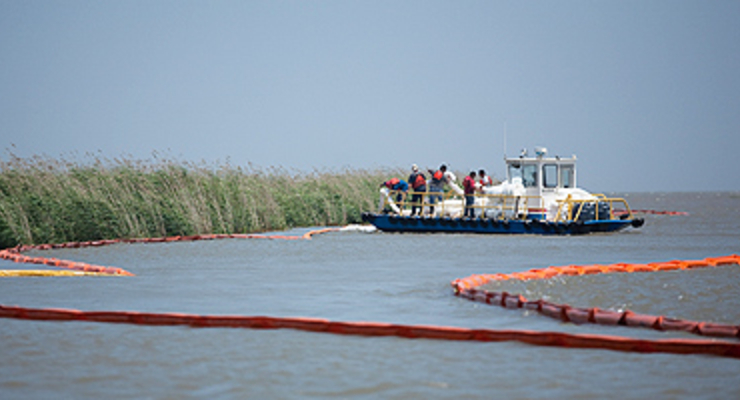 Обама назвал разлив нефти самой большой катастрофой