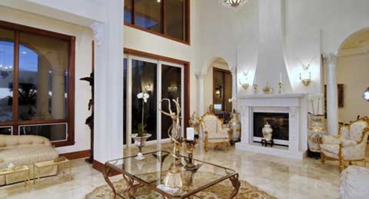 Азаров введет налог на элитную недвижимость