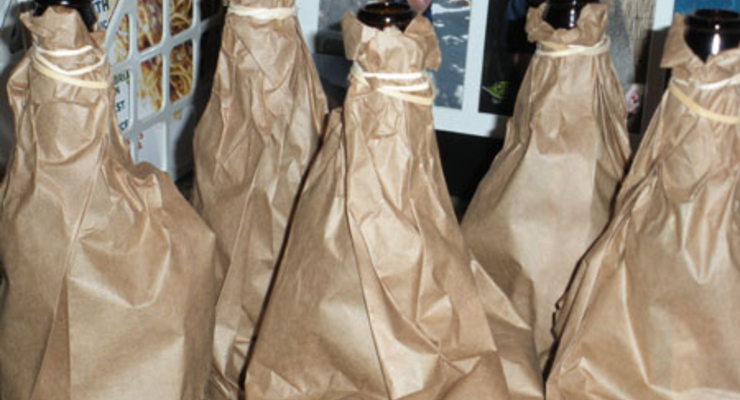 Бумажный пакет на бутылке пива не спасет от штрафа