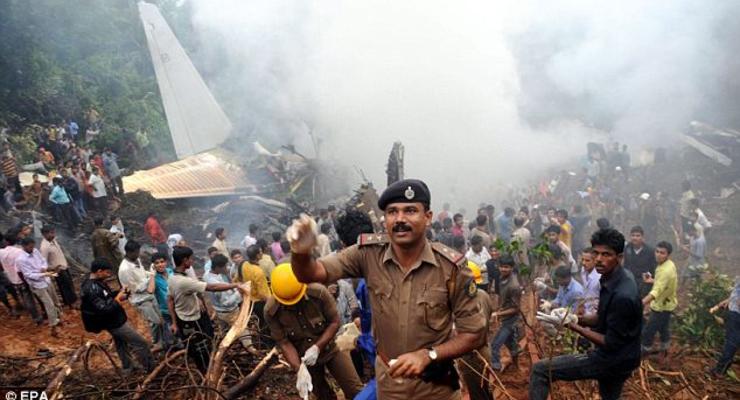 АВИАКАТАСТРОФА, Индия: 158 жертв, выжило 8 человек