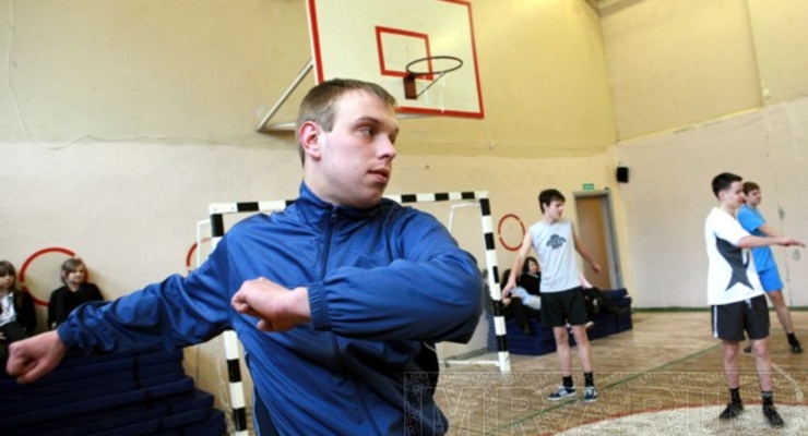 На уроке физкультуры умер 9-классник