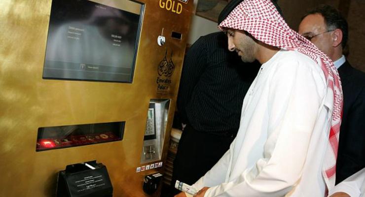 В Эмиратах банкомат выдает золотые слитки!