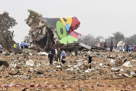 Мальчик, выживший в авиакатастрофе, идет на поправку