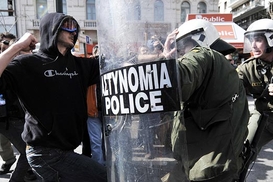В Афинах массовые беспорядки: есть погибшие (фото)