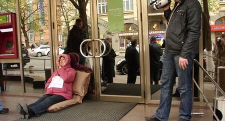 Вкладчики добиваются выплат от банка «Надра»(ФОТОРЕПОРТАЖ)