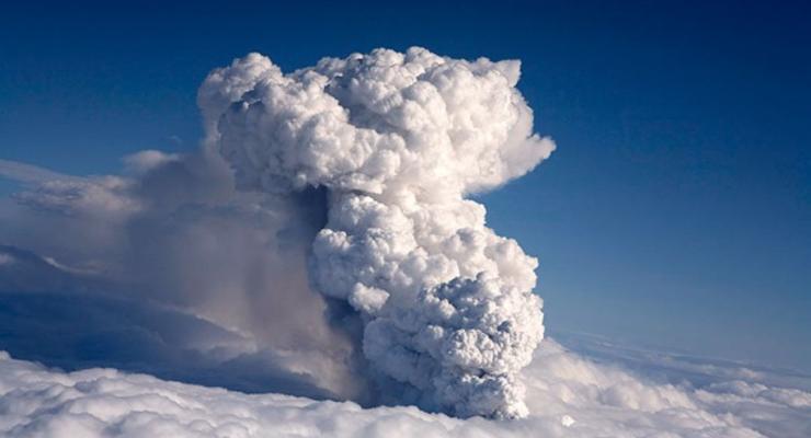 Облако пепла движется к аэропорту Исландии