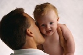 Одиноким родителям власти Киева выделят по 2 тыс.