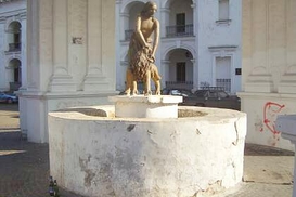 В Киеве разрушается памятник Самсону