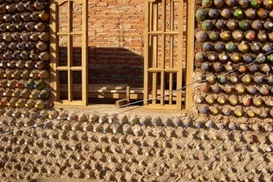 В Таиланде построен дом из пластиковых бутылок