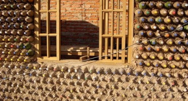 В Таиланде построен дом из пластиковых бутылок