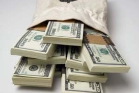 В марте украинцы массово скупали валюту