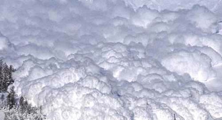 Сноубордисты снова попали под лавину