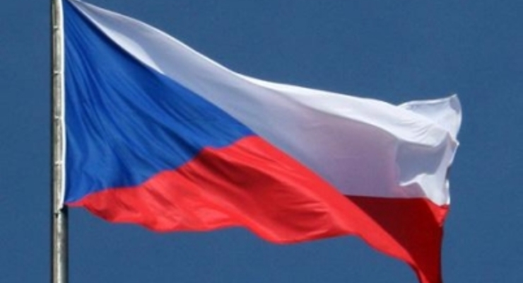 Для визы в Чехию украинцам больше не нужна справка