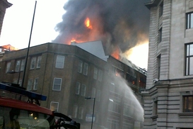 В Лондоне горит дорогой ресторан (фото)