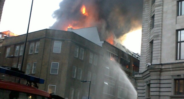 В Лондоне горит дорогой ресторан (фото)