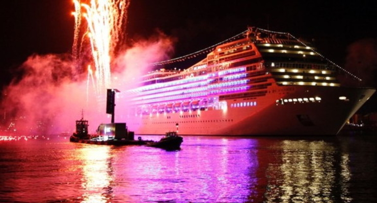 В Гамбурге презентовали новый суперлайнер (фото)