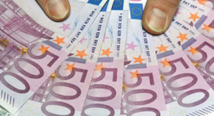 Курс евро на межбанке немного вырос