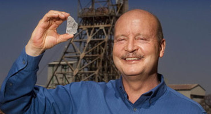 Необработанный алмаз продали за рекордные 35,3 миллиона долларов (ФОТО)