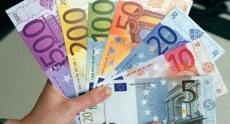 Евро на межбанке продолжает дешеветь