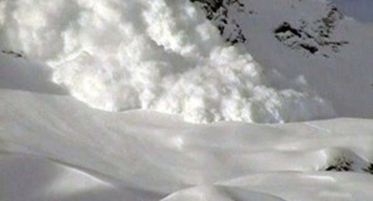 В Карпатах может сойти лавина