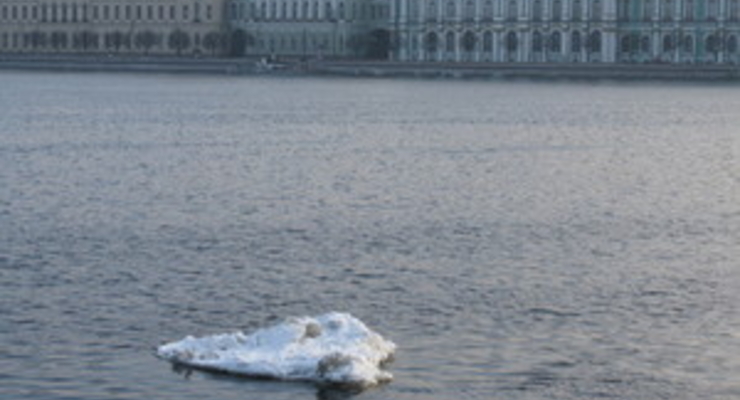 В Мариуполе трех человек отнесло в море на льдине