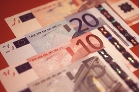 Евро продолжает дешеветь (на 10:30 19.02.2010)