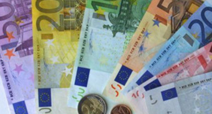 Курсы обмена наличных валют в 11 крупнейших банках Украины (на 15:30 18.02.2010)