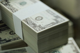 Доллар на межбанке подешевел (на 11:18)