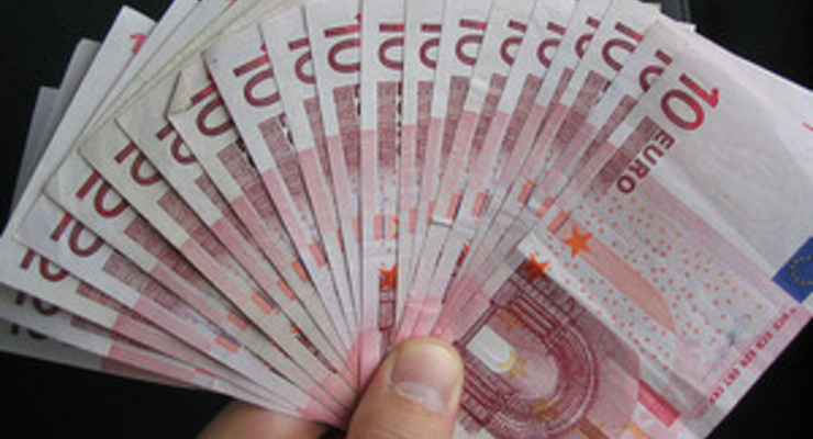 Курсы обмена наличных валют в 11 крупнейших банках Украины (на 10:30 15.02.2010)