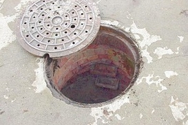 В Киеве 3-летний ребенок провалился в люк