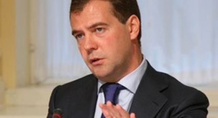 Медведев уже поздравил Януковича