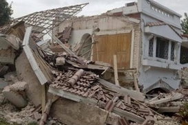 На Гаити 27-летний мужчина провел под завалами месяц и выжил