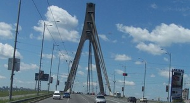 В Киеве заморозили строительство мостов