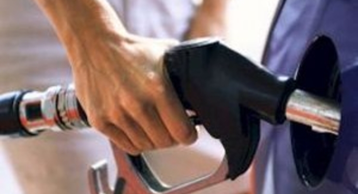 АМКУ вынес предупреждение нефтетрейдерам за завышение цен