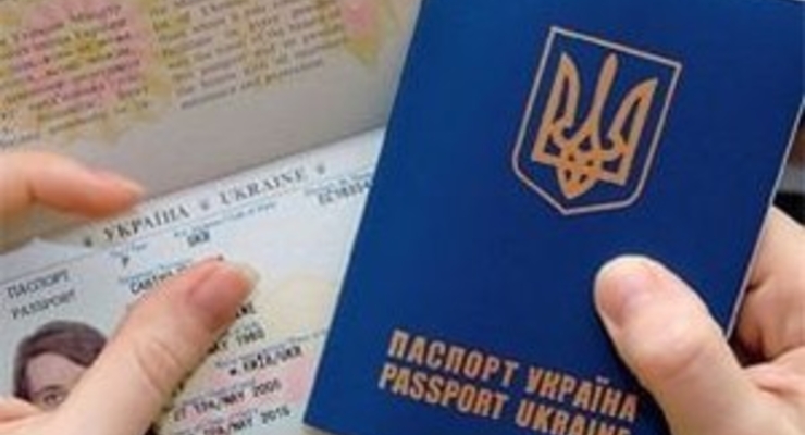 Написание украинских фамилий в загранпаспортах изменится