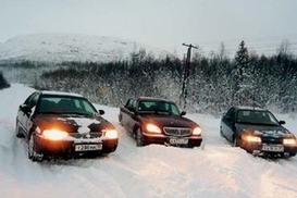 По всей Украине заснежены дороги: движение транспорта затруднено