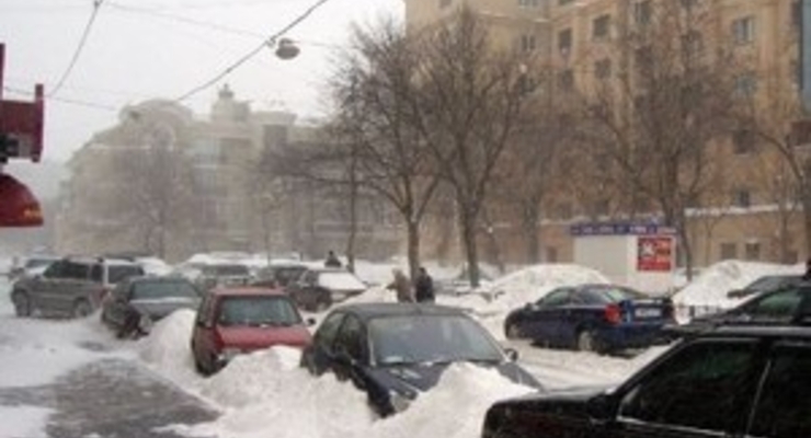 На трассе между Николаевом и Херсоном в снегу застряли 100 автомобилей