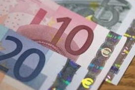 Торги на межбанке закрылись падением евро