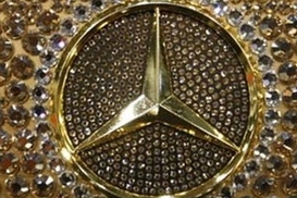 В Японии представили Мерседес, украшенный кристаллами Swarovski (фото)