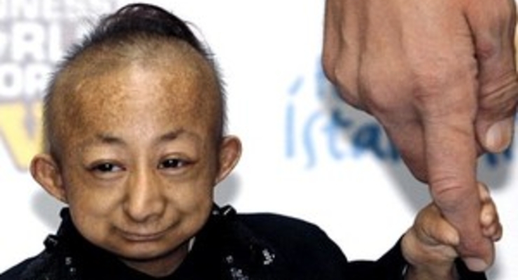 Самый высокий человек в мире встретился с самым маленьким (ФОТО)